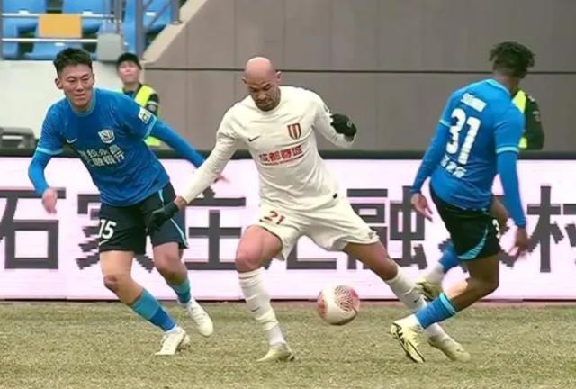 【中超】蹇韬神扑后失误奥斯卡破门 沧州1比0蓉城